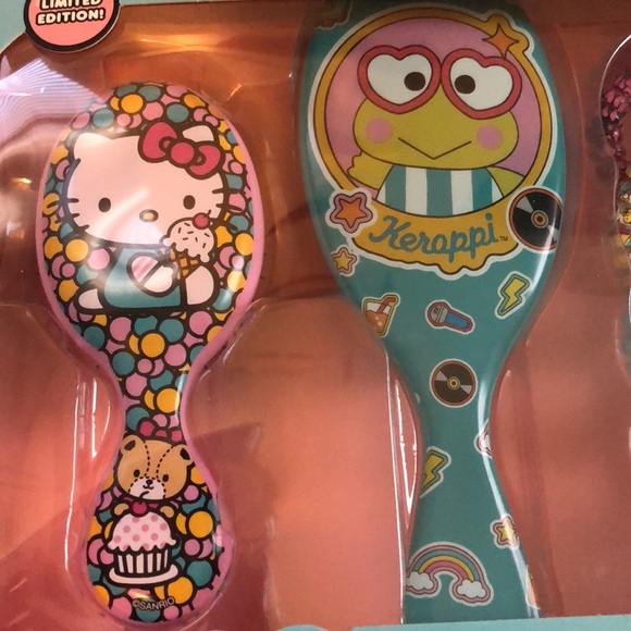 Hello Kitty Keroppi Sanrio Goody Wet Brush Limited Edition Detangler Gift Set - Picture 3 of 8